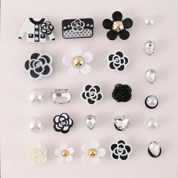 🎁NEW 24 PIECES SHOES BUCKLES  CHARM DECORATIVE. - Picture 4 of 5